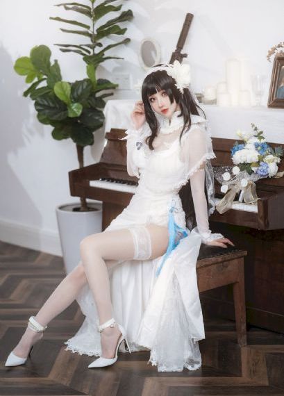 饭桌上张开腿让公看欧美片